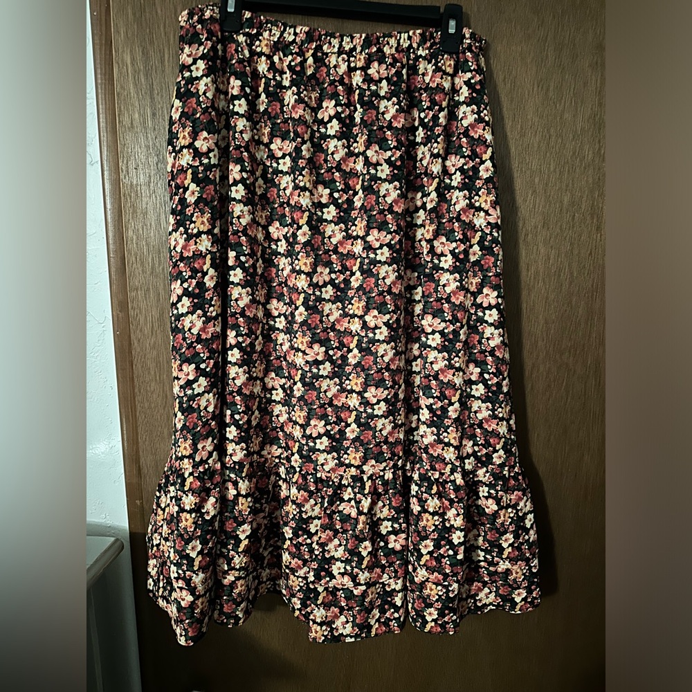 Betsey’s Boutique Ruffle Bottom Midi Skirt